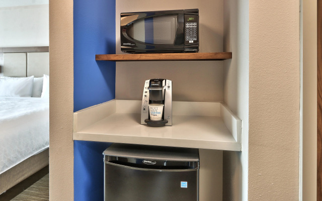 Holiday Inn Express & Suites Albuquerque East by IHG