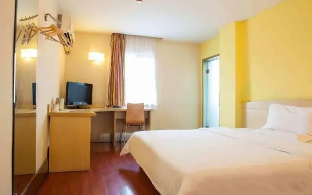 7Days Inn Chain Hotel (Shaoguan Fengcai Building Pedestrian Street)