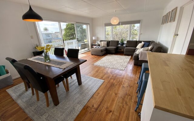 Surf N Stay Whangamata - Hostel