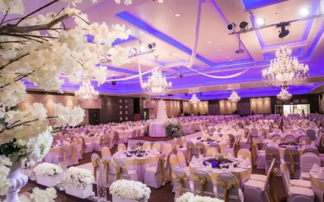 Jolly Suites Petkasem