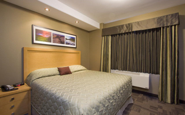 Woodlands Inn & Suites