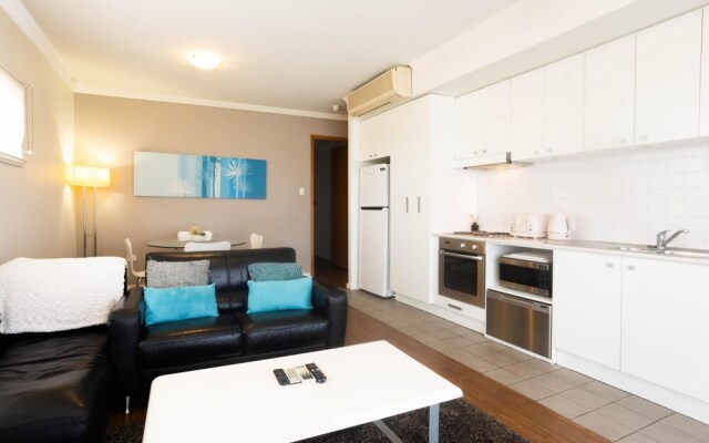 Lovely 2BR Apartment in West Perth With Parking!