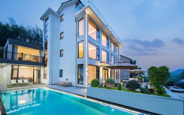 Chuan Summer Riverside Hiking & Rafting · Creamy Designer Poolside Lodge