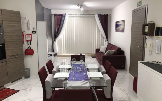 Sea View 2 Bed Apartment Close to Beach