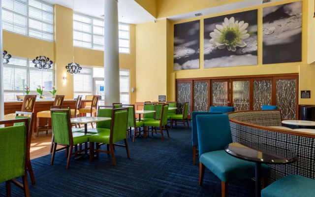 Hampton Inn & Suites Jacksonville Deerwood Park