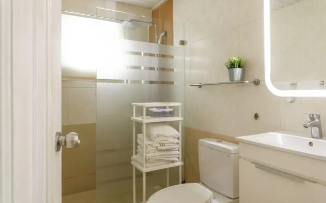Penthouse in Evaristo Morales Sleeps 14