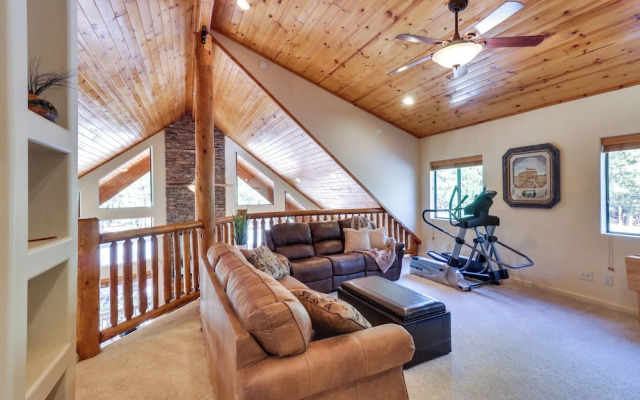 Wraparound Deck + Large Yard: Pinetop Home!