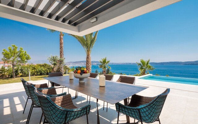 Ultraluxury Villa Elyzeum