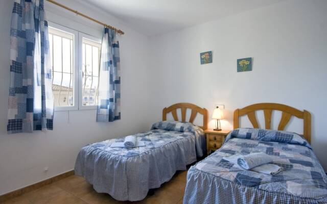Villa - 4 Bedrooms with Pool and WiFi - 105014