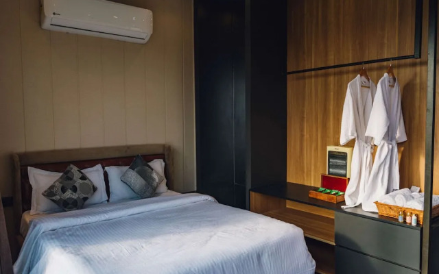 LetsBunk Poshtel & Suites