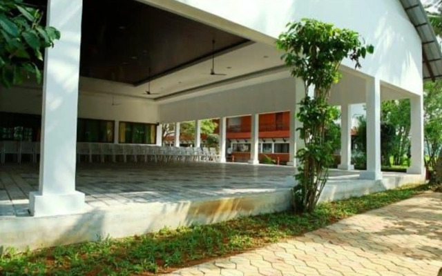 Avees River Gardens