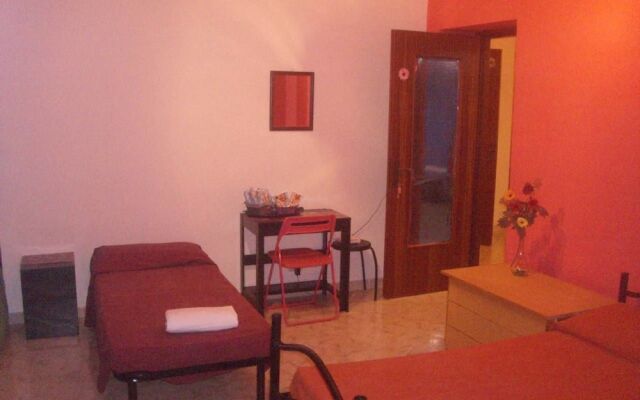 Bed in Art - Termini - Coliseum Apartments for Rent in Rome