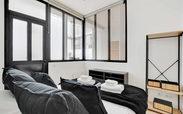 Authentique Apartment - 1br- 2P- Voltaire