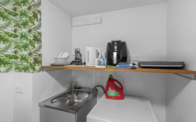 Studio With Balcony Access in Central Bowen Hills