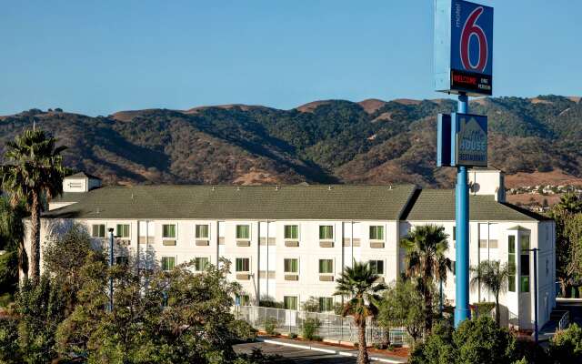 Motel 6 Gilroy, CA