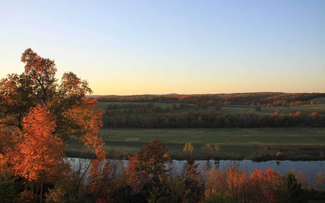 Riverfront Arkansas Retreat Near Fishing & Hiking!