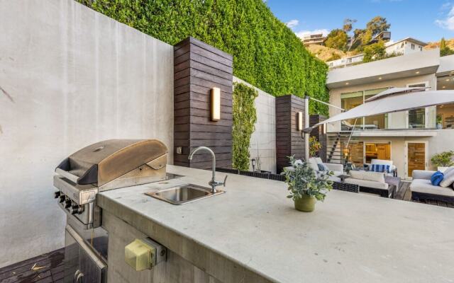 Sunset Heights - Elegant Modern Villa With Beautiful Views in the Hills