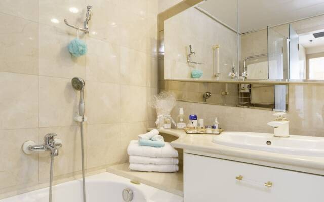 Luxurious 2BR with Panoramic Sea View