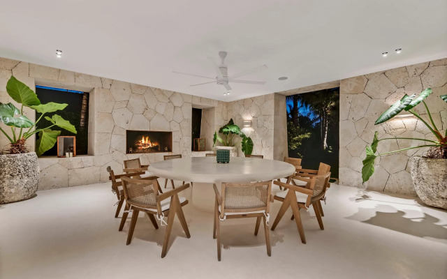Magnificent 5BR Modern Tropical Villa With Pool