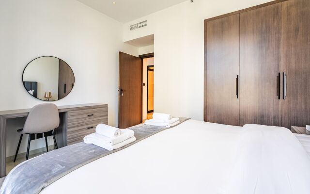 Modern DT Escape1BR with Upscale Comfort