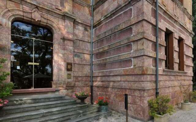 Relais Saint Roch Rest. La Petite Maison