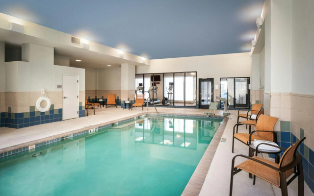 Courtyard by Marriott St. Petersburg Downtown