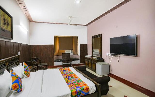 Fabhotel Traika Inn