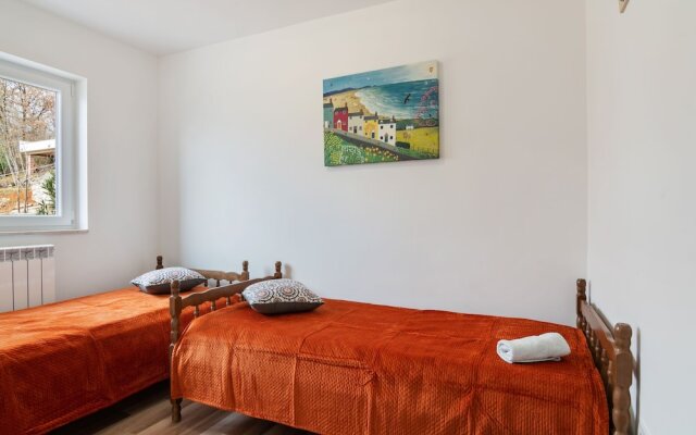 Lovely Apartment in Veprinac With Private Terrace