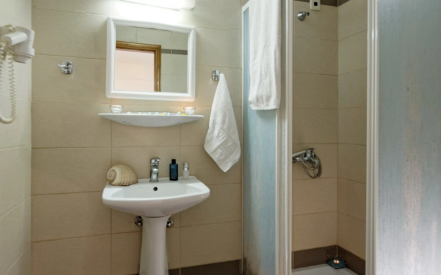Danelis Studios and Apartments