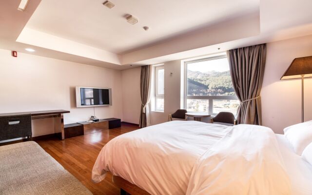 Maple Tourist Hotel