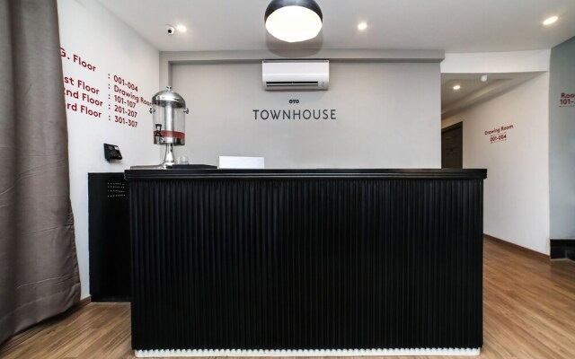 OYO Townhouse 053 Gomti Nagar