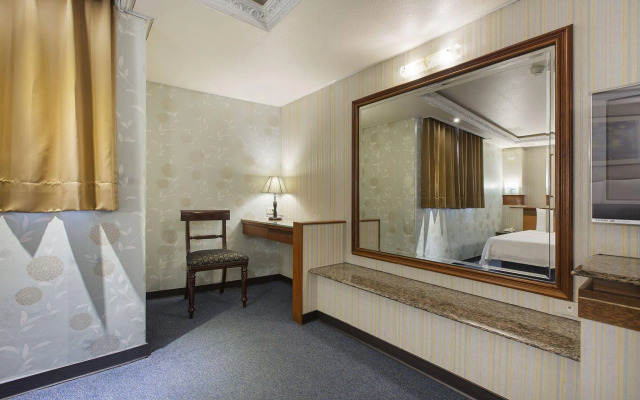 Wing Hotel