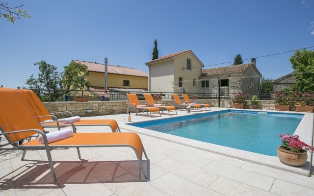Superb Comfortable With Private Swimming Pool And Several Terraces