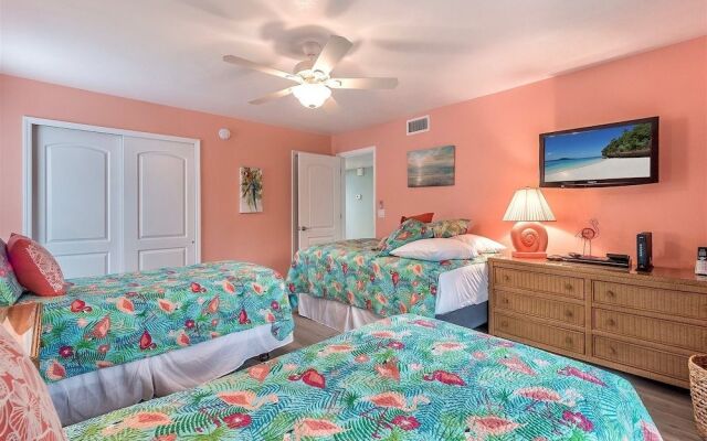 Shorewood Condos by Dream Vacation Rentals