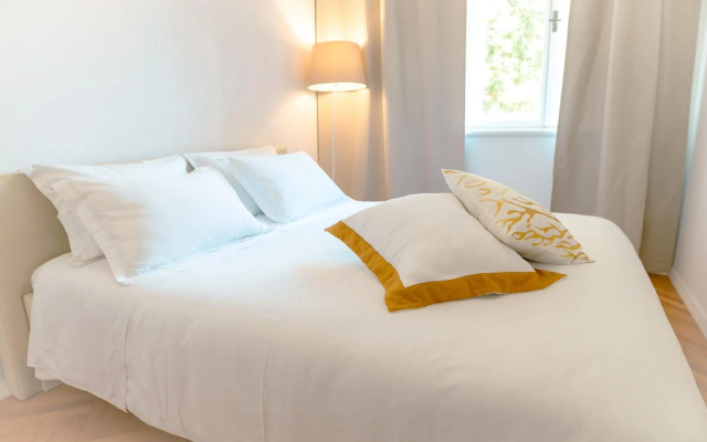Franco’s spacious residence - great location