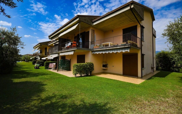 Zoe Apartment