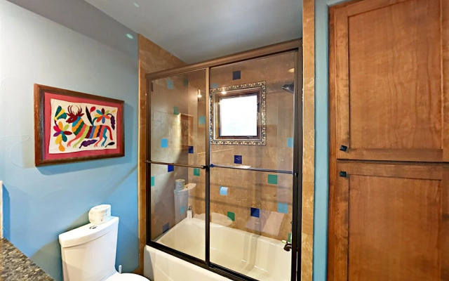 Charming 3BR w/ Balcony & Fire Pit