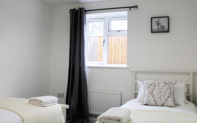 Low Cost, 4 Bed with Parking & Large Garden 08