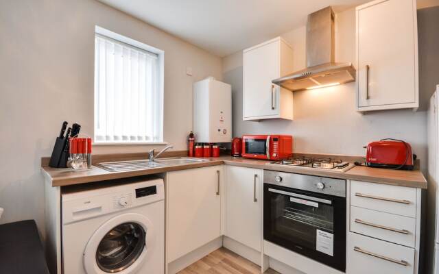 Cosy 2 Bedroom Apartment with Parking