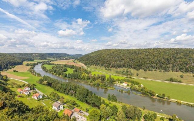 Lavish Castle in Riedenburg with Garden near Lake