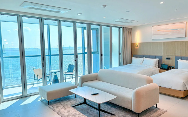 Wave M Hotel West