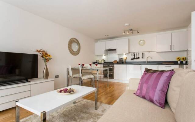 Luxury 1 Bed Apartment With Balcony In Greenwich