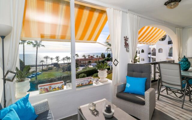 La Costa Paradise - Amazing Beachfront Apartment, Glazed Terrace With Sea Views