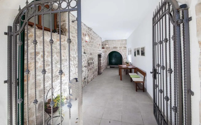 Old stone house Mario