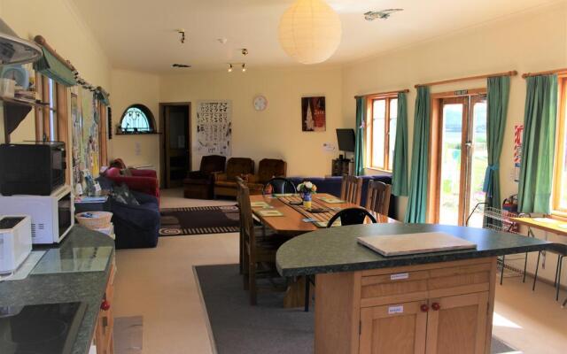 Surat Bay Lodge & Backpackers Hostel