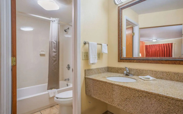 Rodeway Inn & Suites