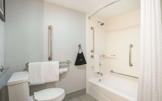 Best Western Plus Mobile Inn & Suites