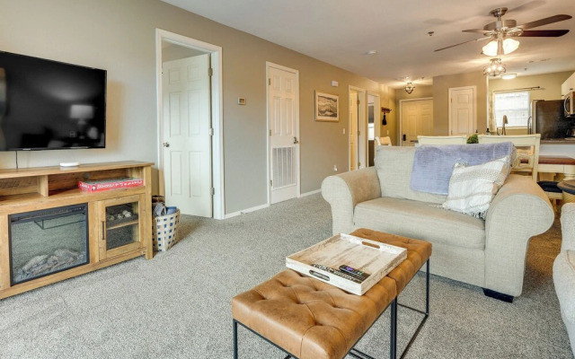 Relax Fireside! Peaceful Escape Near Branson Strip