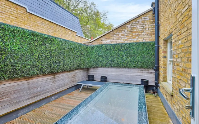 Luxe Home With Cinema Room - South Kensington