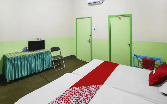 OYO 90825 Hotel Lizha 2